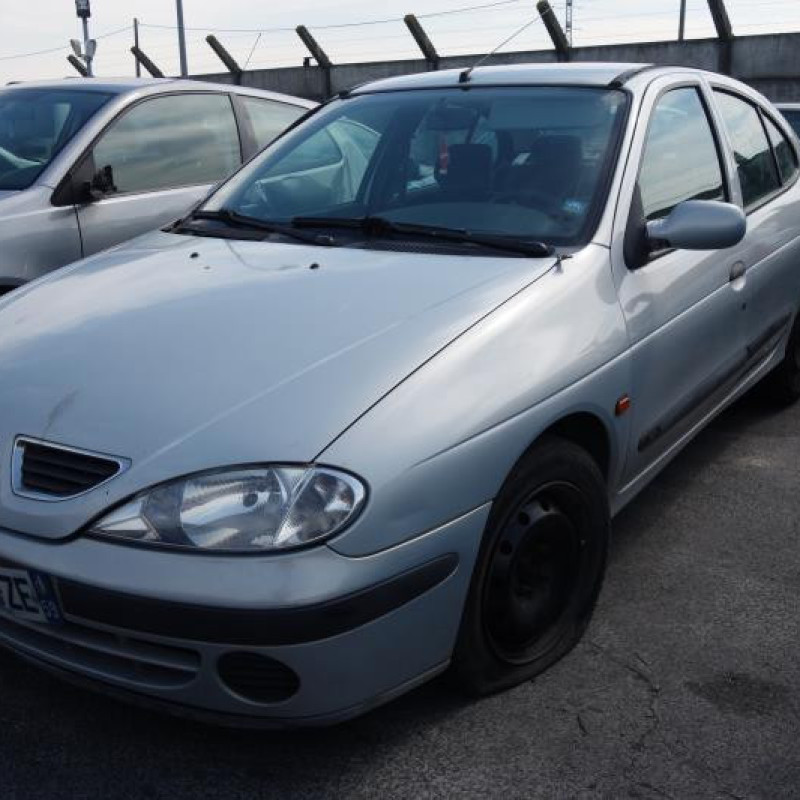 Pare choc arriere RENAULT MEGANE 1 Photo n°4