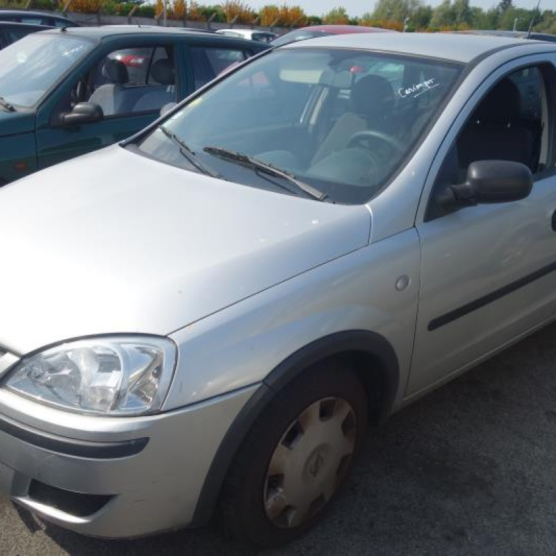 Vitre arriere droit OPEL CORSA C Photo n°1