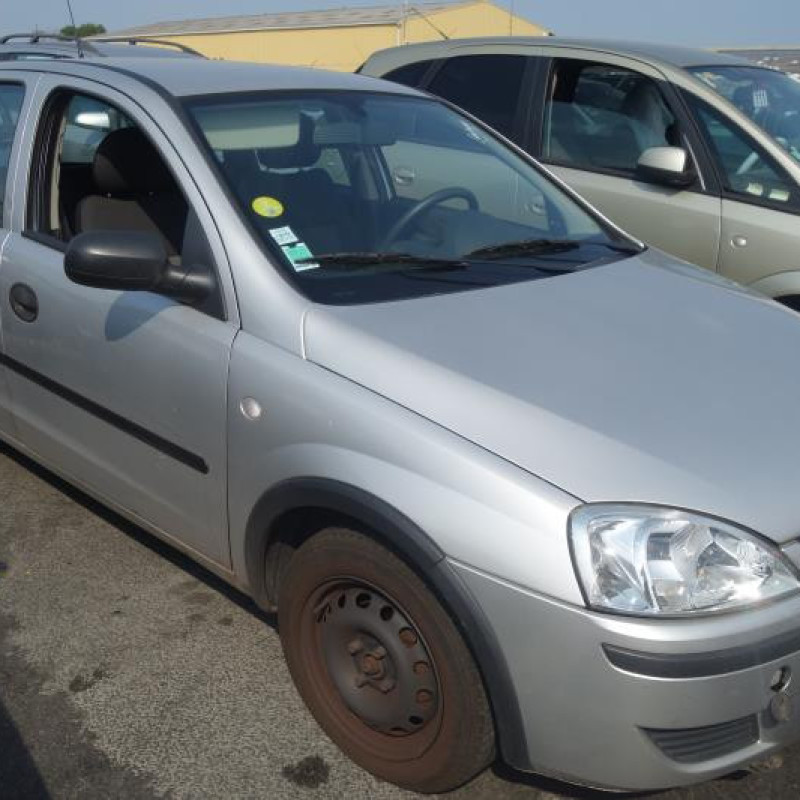 Vitre arriere droit OPEL CORSA C Photo n°2