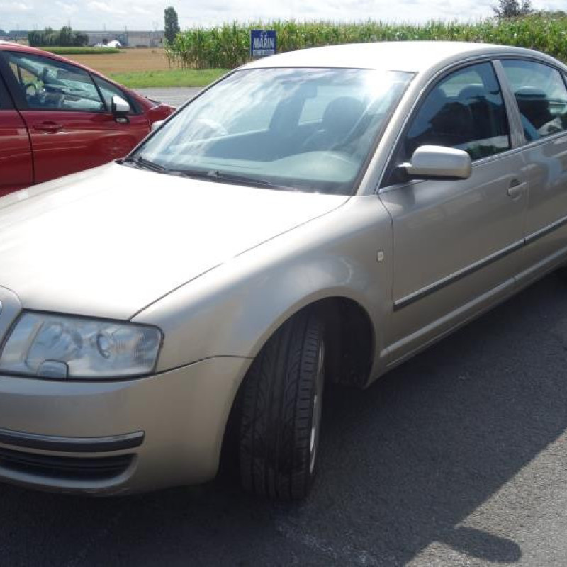 Vitre arriere droit SKODA SUPERB 1 Photo n°1