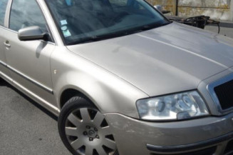 Vitre arriere droit SKODA SUPERB 1