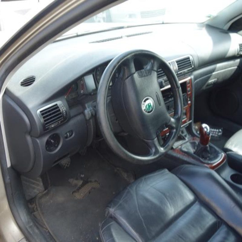 Vitre arriere droit SKODA SUPERB 1 Photo n°5