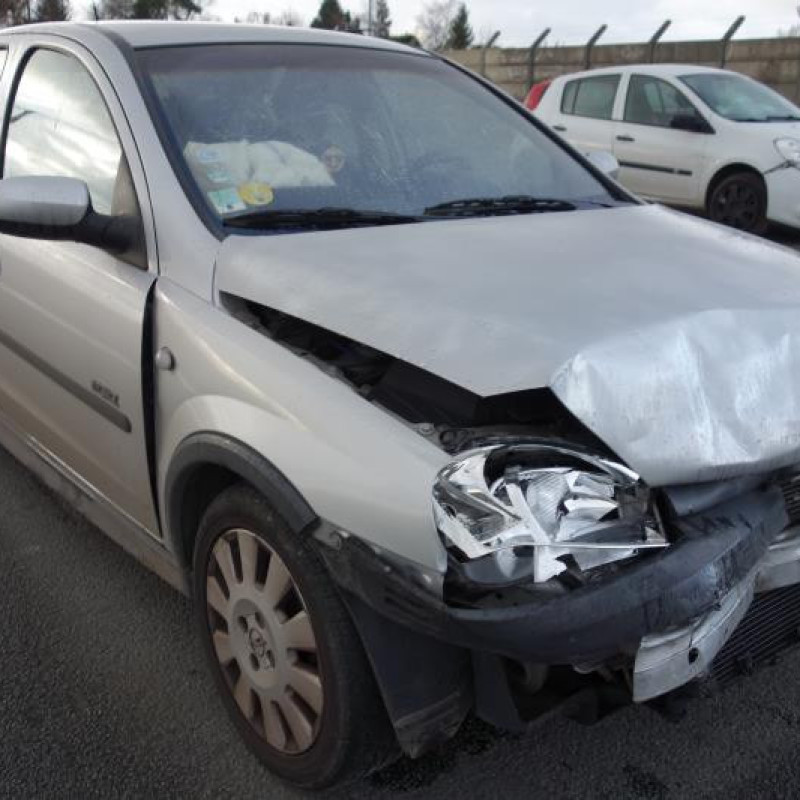 Vitre arriere droit OPEL CORSA C Photo n°2