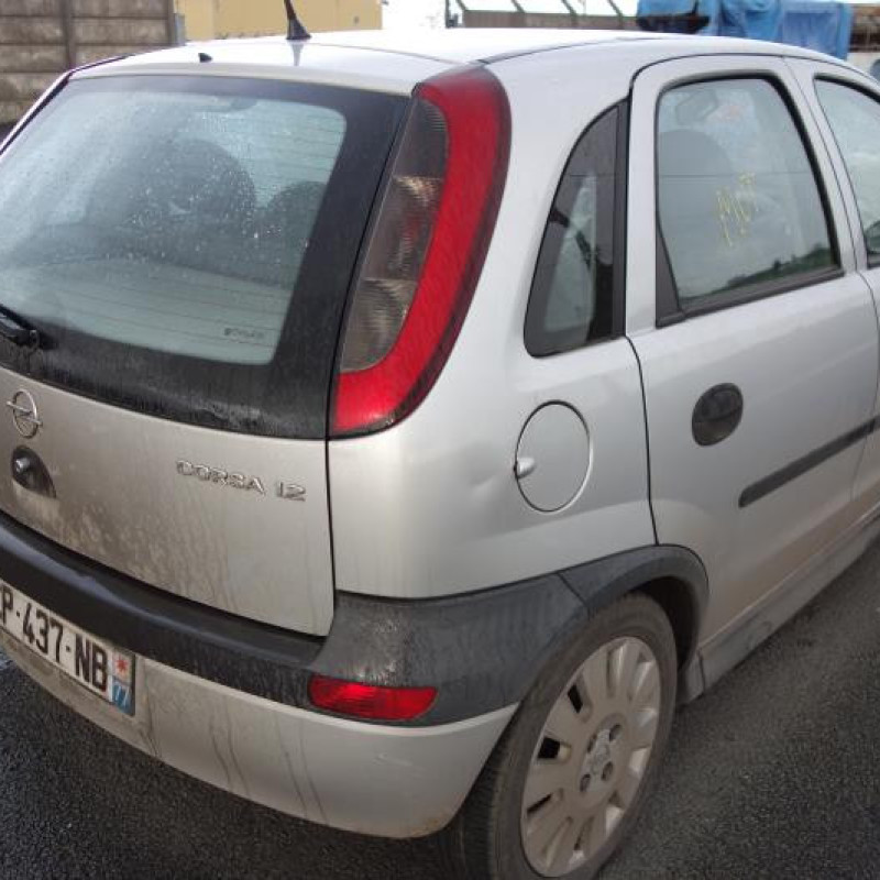 Vitre arriere droit OPEL CORSA C Photo n°3