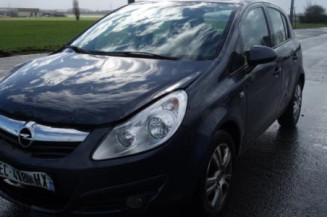 Vitre arriere droit OPEL CORSA D Photo n°1