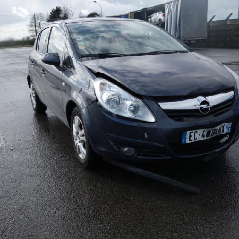 Vitre arriere droit OPEL CORSA D Photo n°2