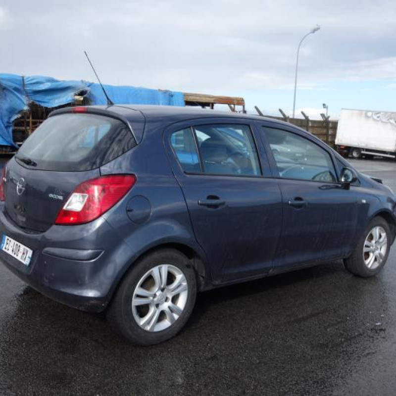 Vitre arriere droit OPEL CORSA D Photo n°3