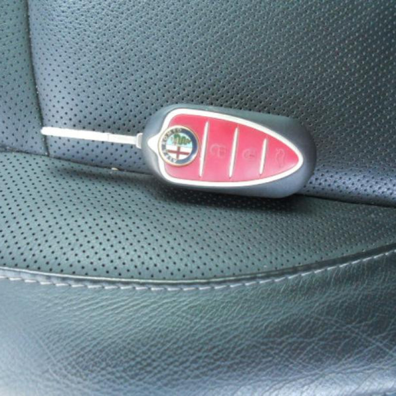 Attache ceinture arriere centrale ALFA ROMEO MITO Photo n°11