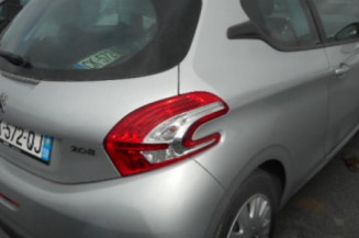 Bras essuie glace avant droit PEUGEOT 208 1