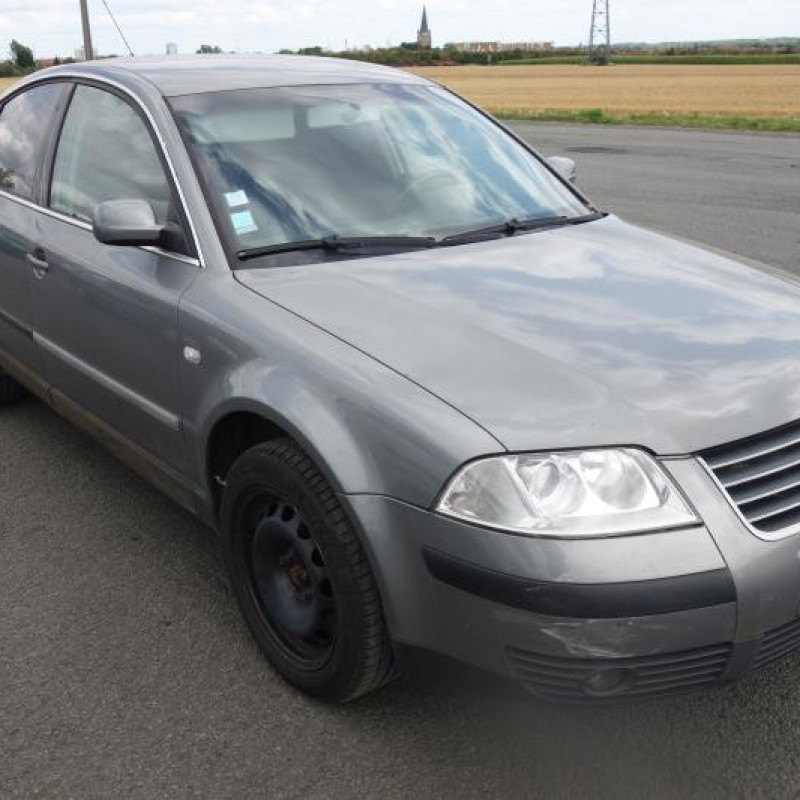 Pare choc arriere VOLKSWAGEN PASSAT 4 Photo n°10