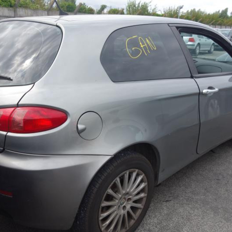 Feu arriere secondaire droit (feux) ALFA ROMEO 147 Photo n°5