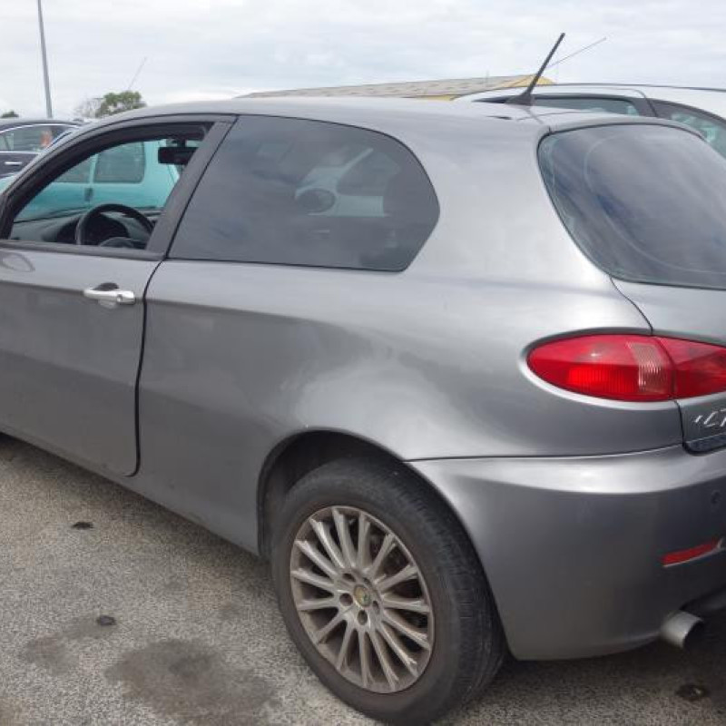 Feu arriere secondaire droit (feux) ALFA ROMEO 147 Photo n°6