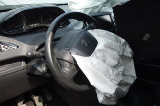 Poignee interieur arriere droit PEUGEOT 208 1