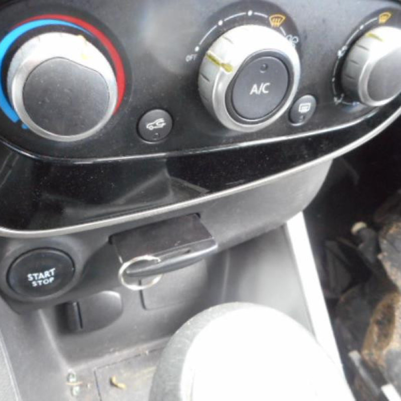 Poignee interieur arriere droit RENAULT CLIO 4 Photo n°10