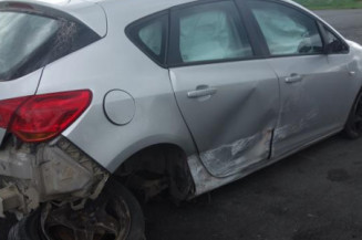 Poignee porte arriere droit OPEL ASTRA J