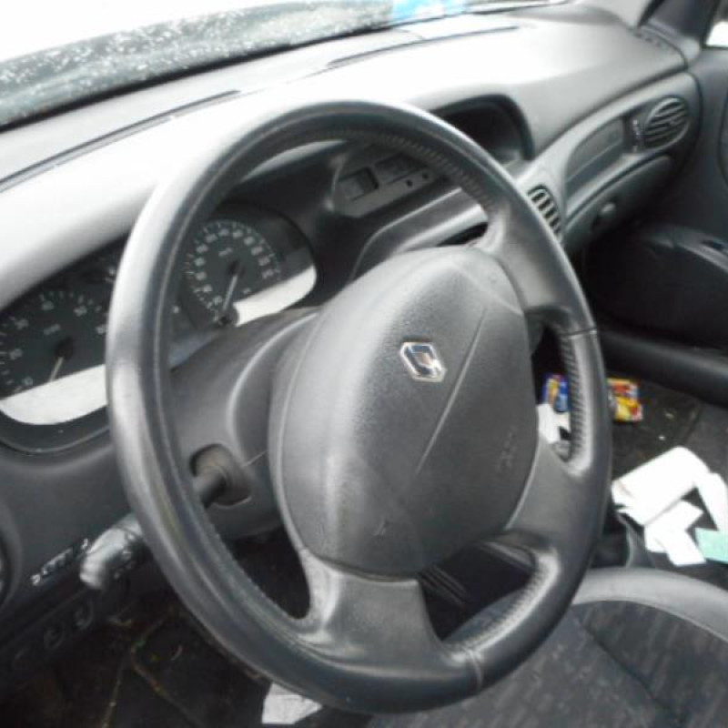 Pompe de direction RENAULT MEGANE 1 Photo n°8