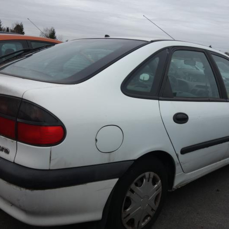 Pompe de direction RENAULT LAGUNA 1 Photo n°6