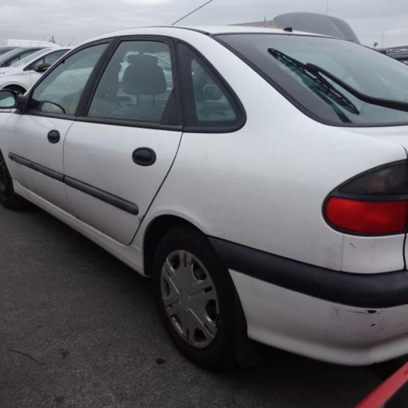 Pompe de direction RENAULT LAGUNA 1 Photo n°7