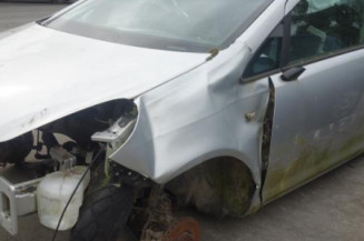 Poignee porte avant gauche OPEL CORSA D