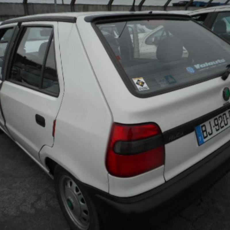 Pare choc arriere SKODA FELICIA Photo n°5