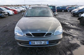 Poignee porte avant gauche DAEWOO NUBIRA 1