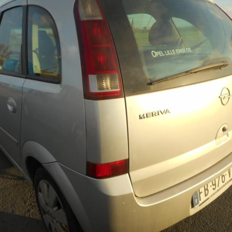 Anti brouillard arriere gauche OPEL MERIVA A Photo n°6