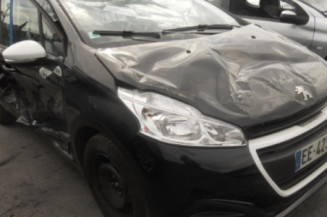 Vitre arriere droit PEUGEOT 208 1