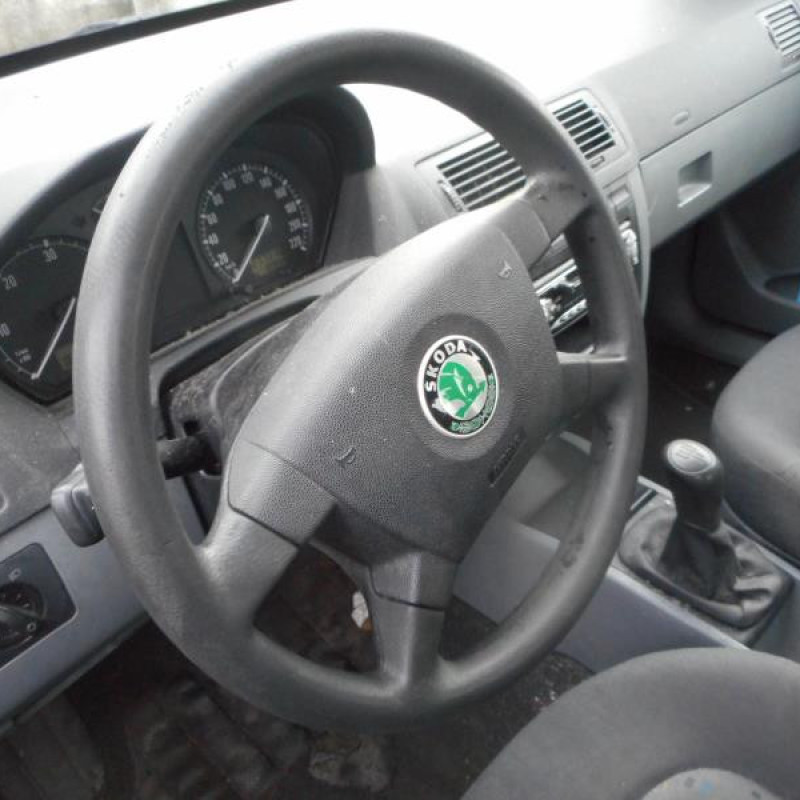 Pare choc arriere SKODA FABIA 1 Photo n°8