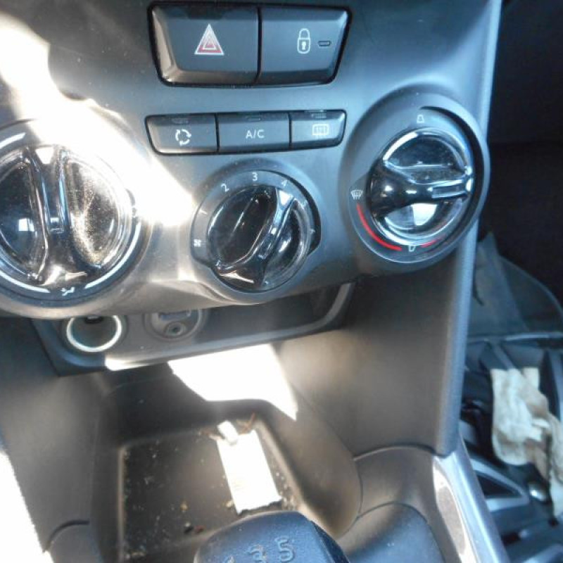 Poignee interieur arriere gauche PEUGEOT 2008 1 Photo n°9