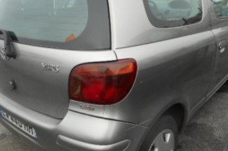 Poignee porte avant droit TOYOTA YARIS 1