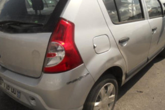 Charniere de porte avant droit DACIA SANDERO 1