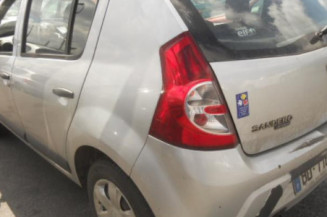 Charniere de porte avant droit DACIA SANDERO 1