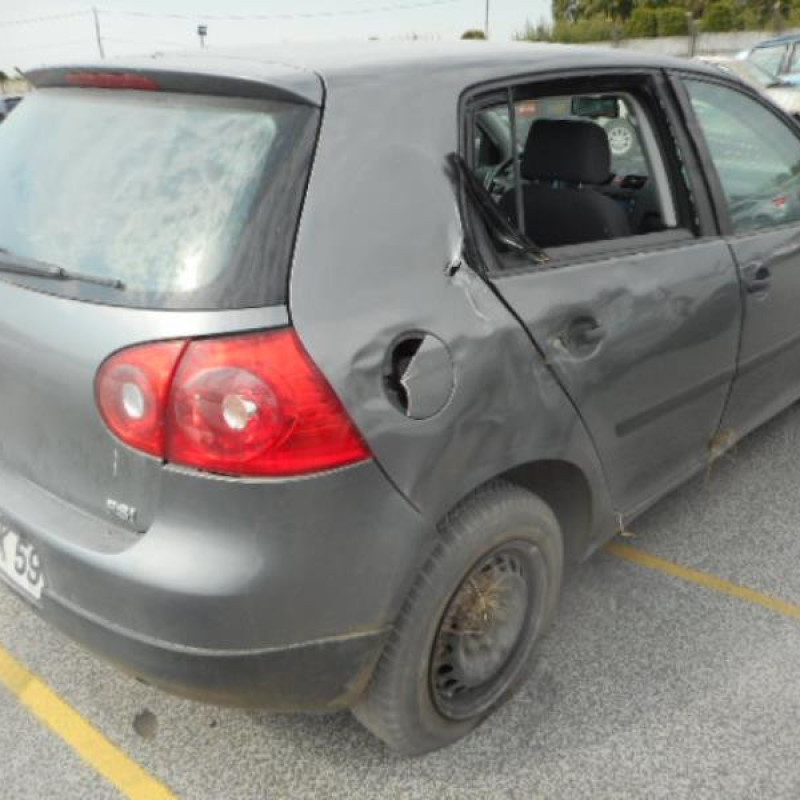 Pare choc arriere VOLKSWAGEN GOLF 5 Photo n°8