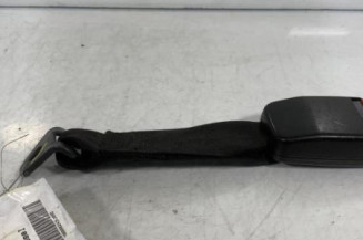 Attache ceinture arriere centrale PEUGEOT 106