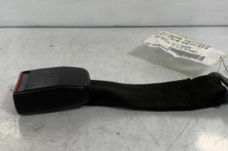 Attache ceinture arriere centrale PEUGEOT 106