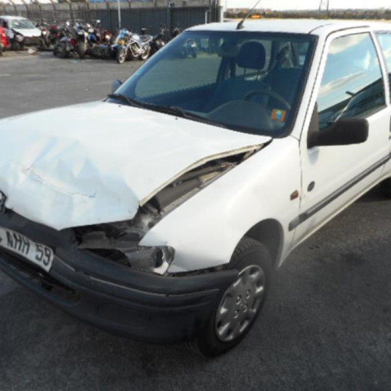 Attache ceinture arriere centrale PEUGEOT 106 Photo n°4