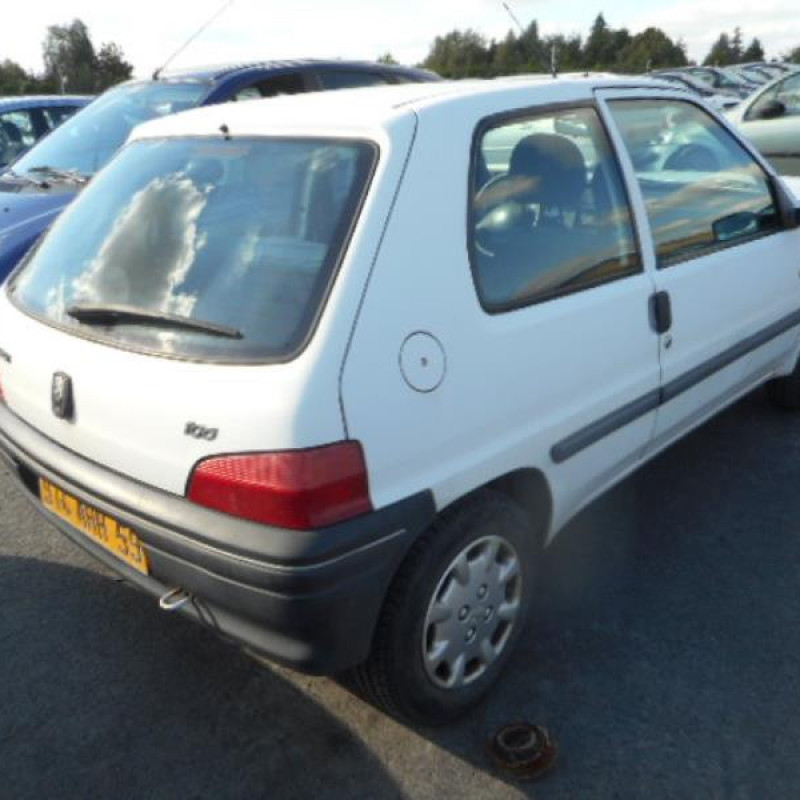 Attache ceinture arriere centrale PEUGEOT 106 Photo n°6