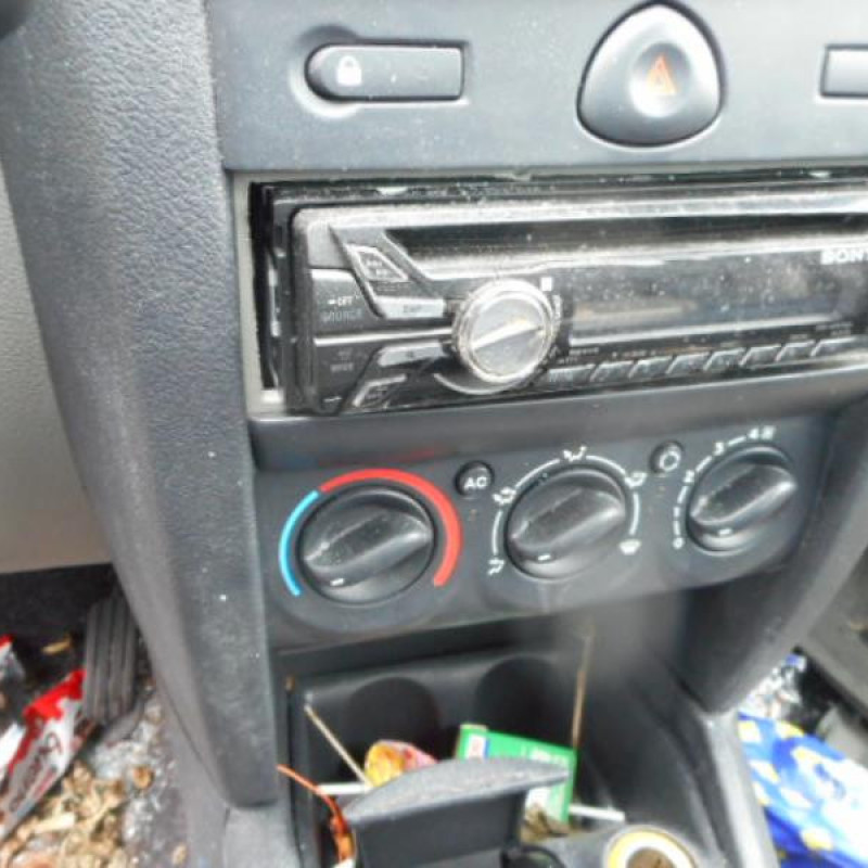 Poignee interieur arriere droit RENAULT CLIO 2 Photo n°10