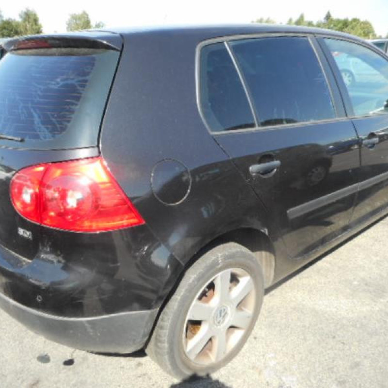 Pare choc arriere VOLKSWAGEN GOLF 5 Photo n°8