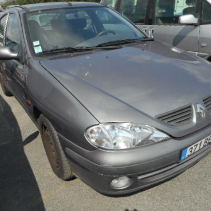 Pompe de direction RENAULT MEGANE 1 Photo n°5