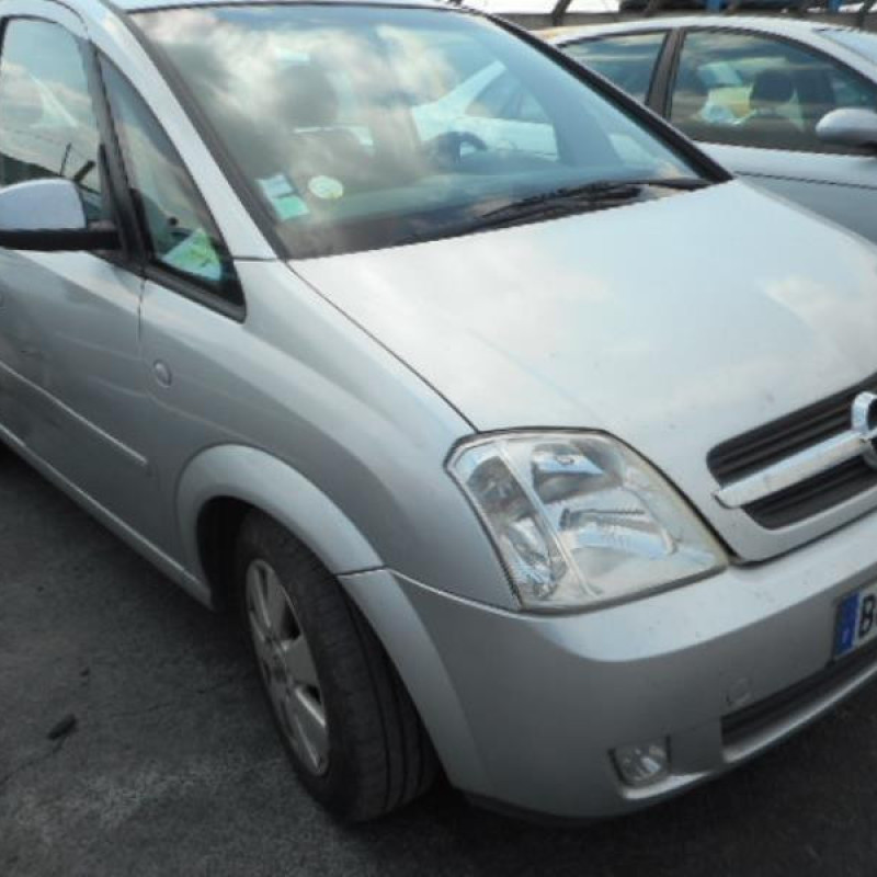 Anti brouillard arriere gauche OPEL MERIVA A Photo n°4