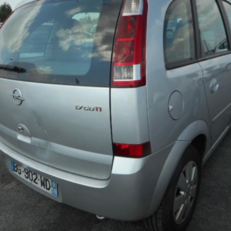 Anti brouillard arriere gauche OPEL MERIVA A Photo n°5