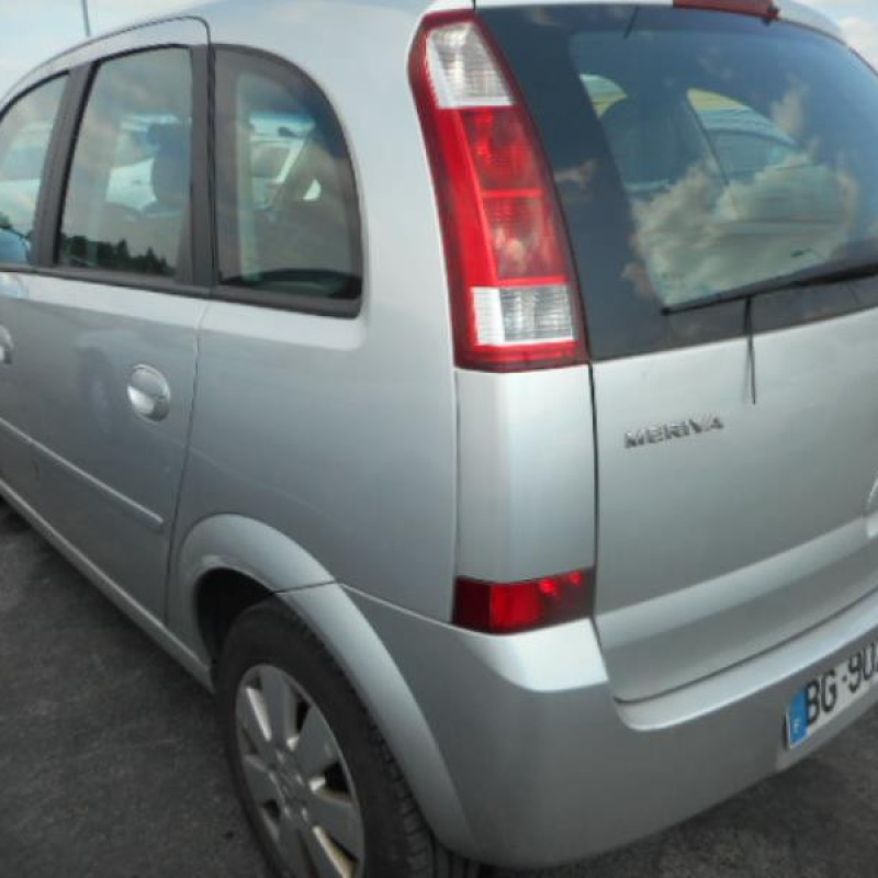 Anti brouillard arriere gauche OPEL MERIVA A Photo n°6