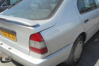 Optique avant secondaire gauche (feux)(clignotant) NISSAN PRIMERA 1