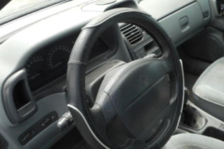 Pompe de direction RENAULT LAGUNA 1