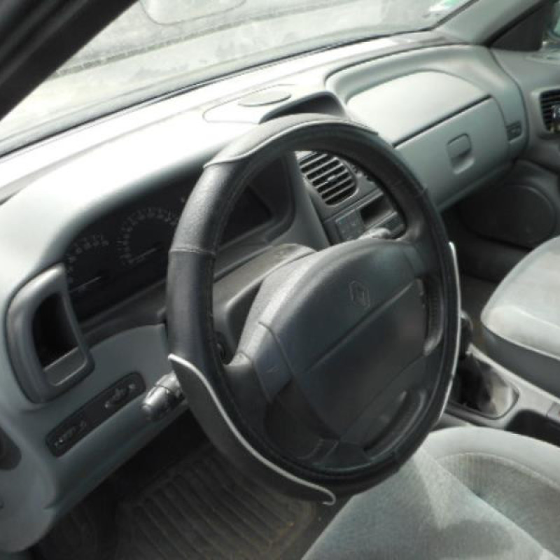 Pompe de direction RENAULT LAGUNA 1 Photo n°8