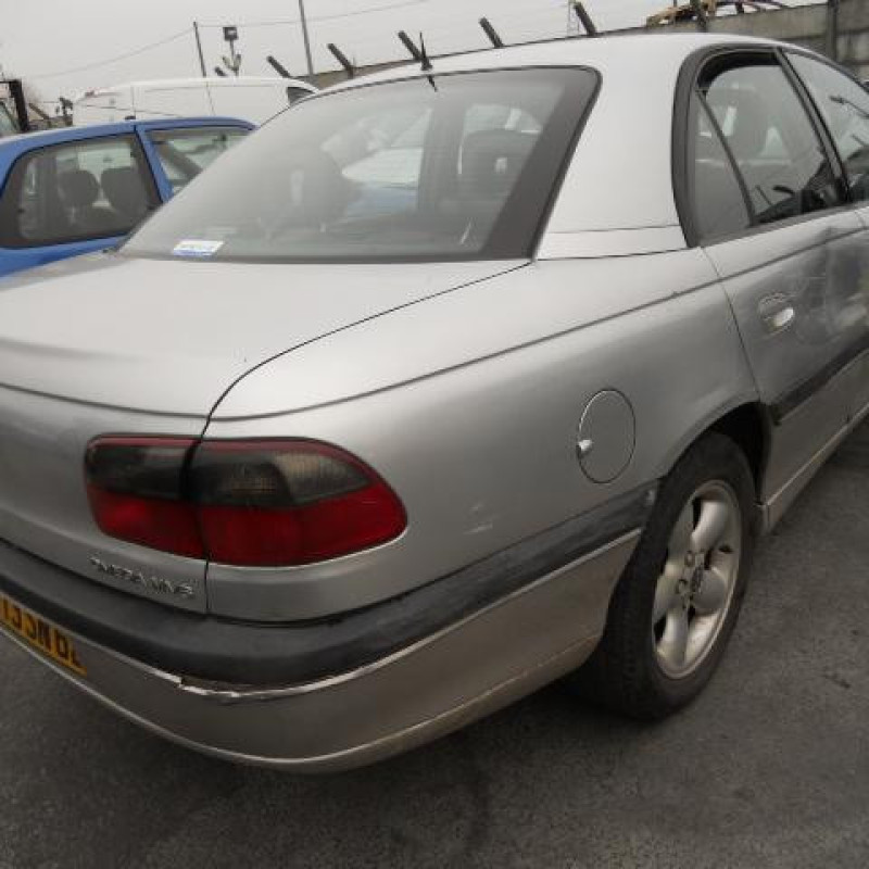 Pompe de direction OPEL OMEGA B Photo n°6