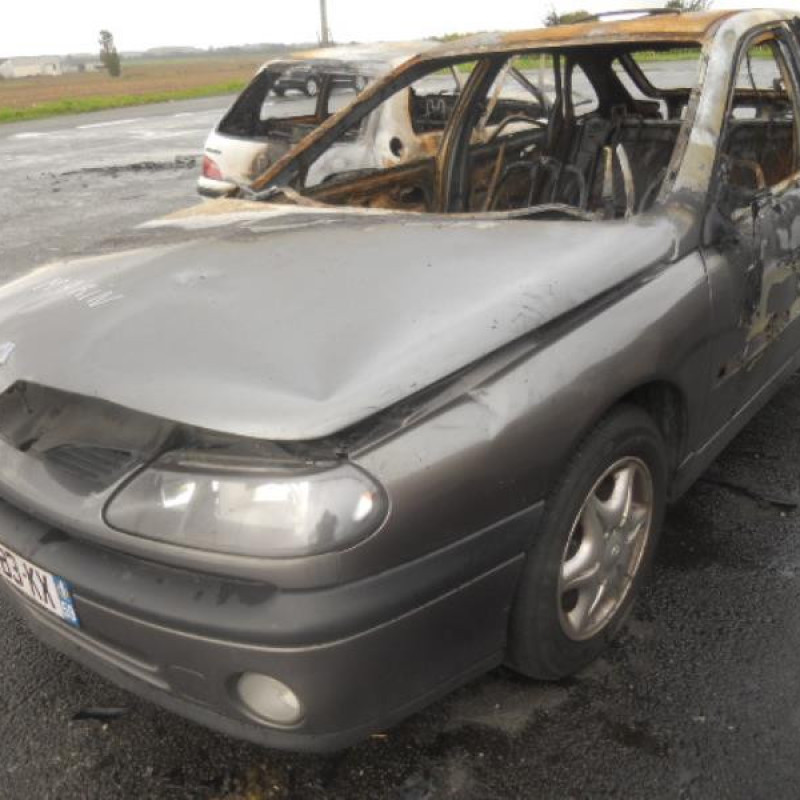 Pompe de direction RENAULT LAGUNA 1 Photo n°4