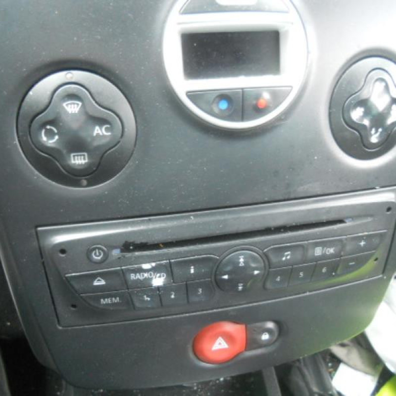 Ecran GPS RENAULT CLIO 3 Photo n°10