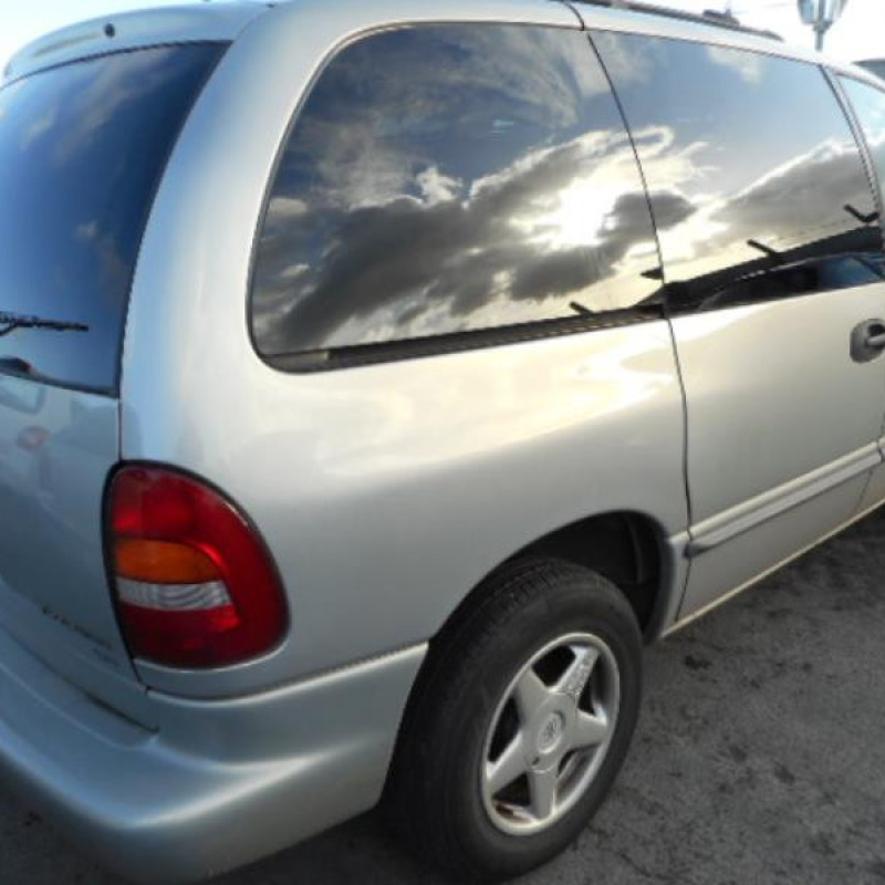 Pare choc arriere CHRYSLER VOYAGER 3 Photo n°4